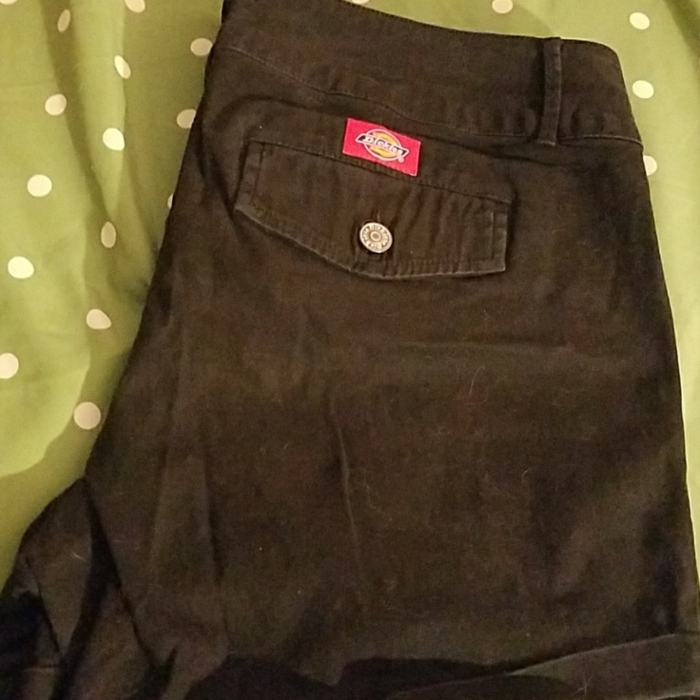 Dickies Size 14 cuffed black shorts
